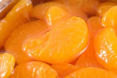 설탕에 있는 가장 수분이 많은 통조림으로 만들어진 만다린 오렌지 조각 영양 어떤 첨가물 없음