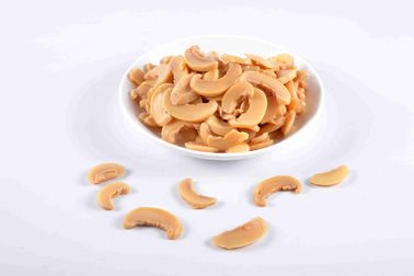 주문 상표는 연약했던 잘라진 절인 버섯 및 조금 짠 맛을 통조림으로 만들었습니다