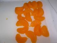 고열 살균을 가진 첨가물 자유로운 통조림으로 만들어진 주황색 세그먼트