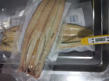 간장 없는 언 불에 구워진 경작된 장어 Unagi Kabayaki 전갈 없음
