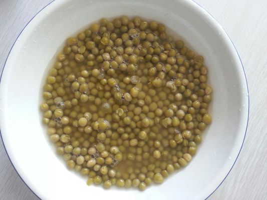 쉽게 열 수 있는 뚜껑이 있는 신선하고 부드러운 맛의 통조림 완두콩, 식품 안전 규정 준수