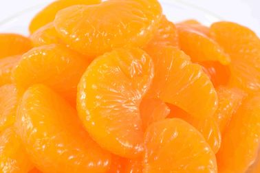 무거운 시럽에 있는 부유한 비타민 C 만다린 오렌지 과일은 당신의 눈을 밝은 유지합니다